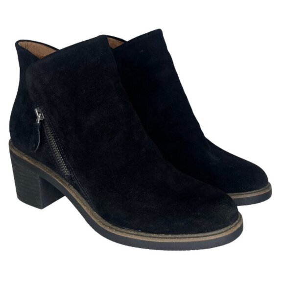 Gentle Souls by Kenneth Cole Women's Black Suede Almond Toe Bootie sz 8.5 NWOT - Picture 3 of 12